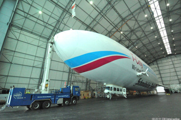NUEVO DIRIGIBLE GOODYEAR HECHO CON FIBRA DE CARBONO