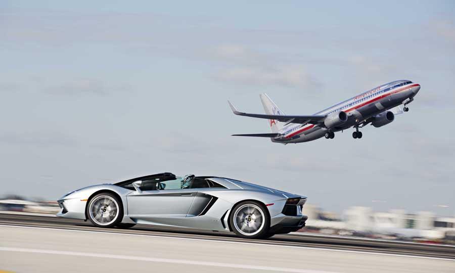 VÍDEO: BOEING DREAMLINER Y EL LAMBORGHINI AVENTADOR